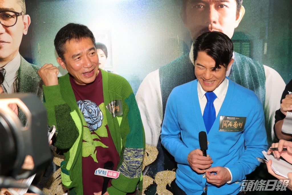 偉仔和城城在台上分享拍戲前的準備。​